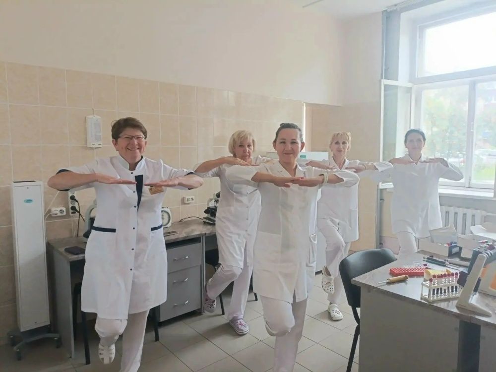Сотрудники Салаватского филиала РКВД решили посвятить несколько минут рабочего дня зарядке