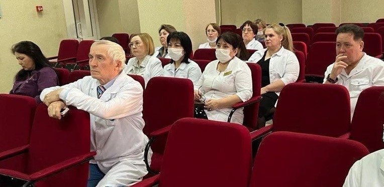 Главный врач представил информацию о политической обстановке в стране