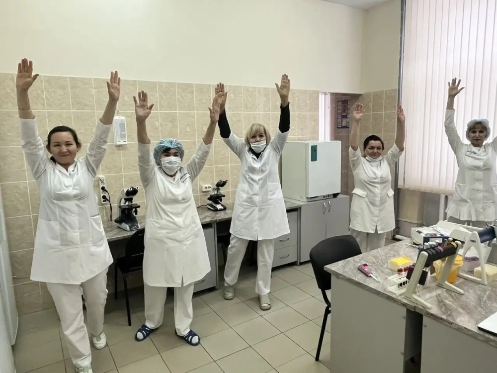 ФИЗКУЛЬТМИНУТКИ ПРОДОЛЖАЮТСЯ